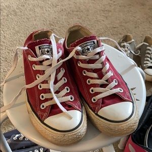 Maroon low top converse